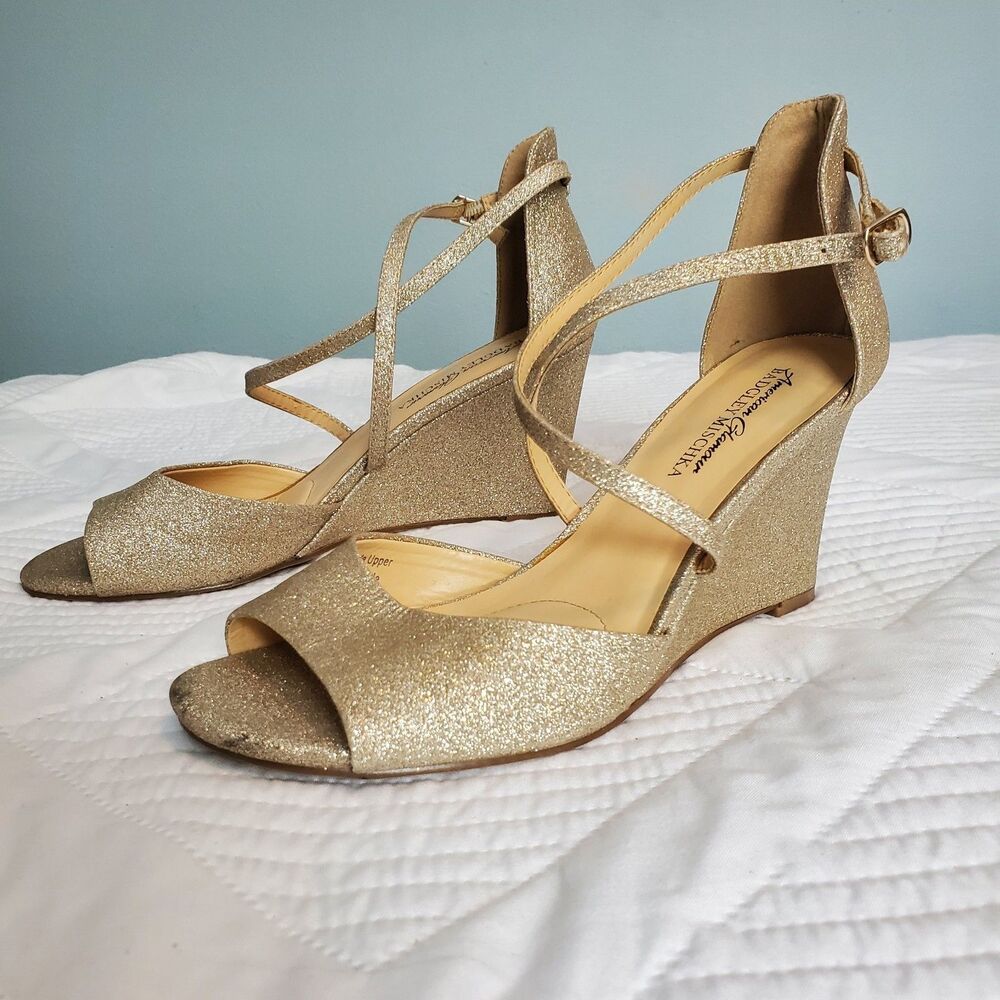 Badgley Mischka American Glamour Sparkly Gold Strappy Wedge Sandals Size 8